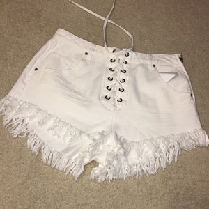 SOME DAYS LOVIN WHITE TIE FRONT NWT JEAN SHORTS
